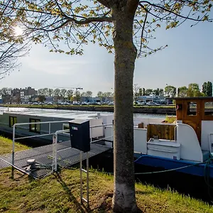 Houseboat Jana - With Sauna And Terrace Bateau-hôtel
